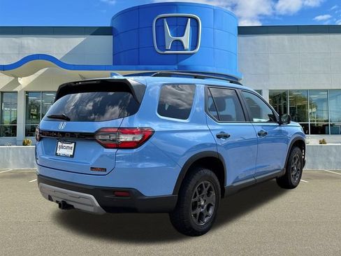 Used 2023 Honda Pilot TrailSport image 2