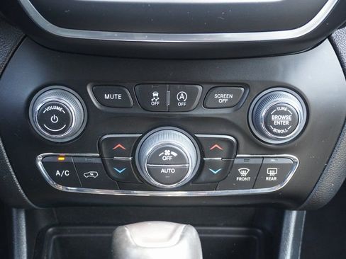 Used 2023 Jeep Cherokee Altitude Lux image 24