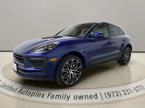 Used 2022 Porsche Macan AWD/4WD image 1