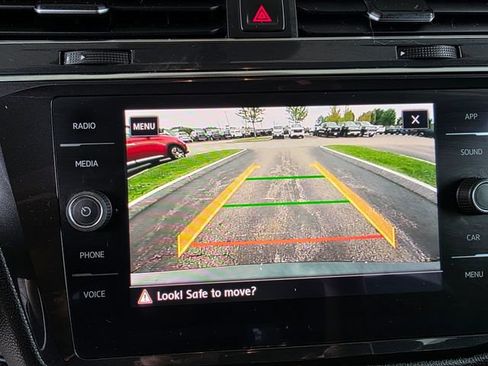 Used 2018 Volkswagen Tiguan SE AWD/4WD image 33