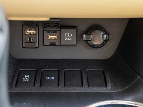 Used 2019 Toyota Highlander Limited FWD image 37