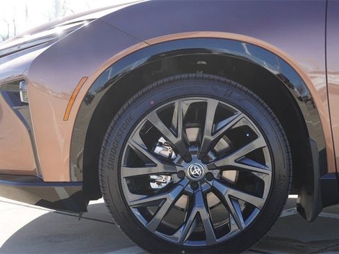 New 2025 Toyota Crown Signia image 5