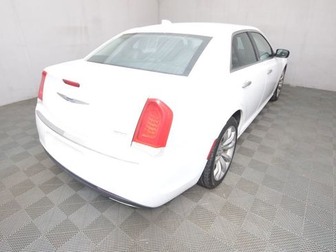 Used 2018 Chrysler 300 Limited image 5