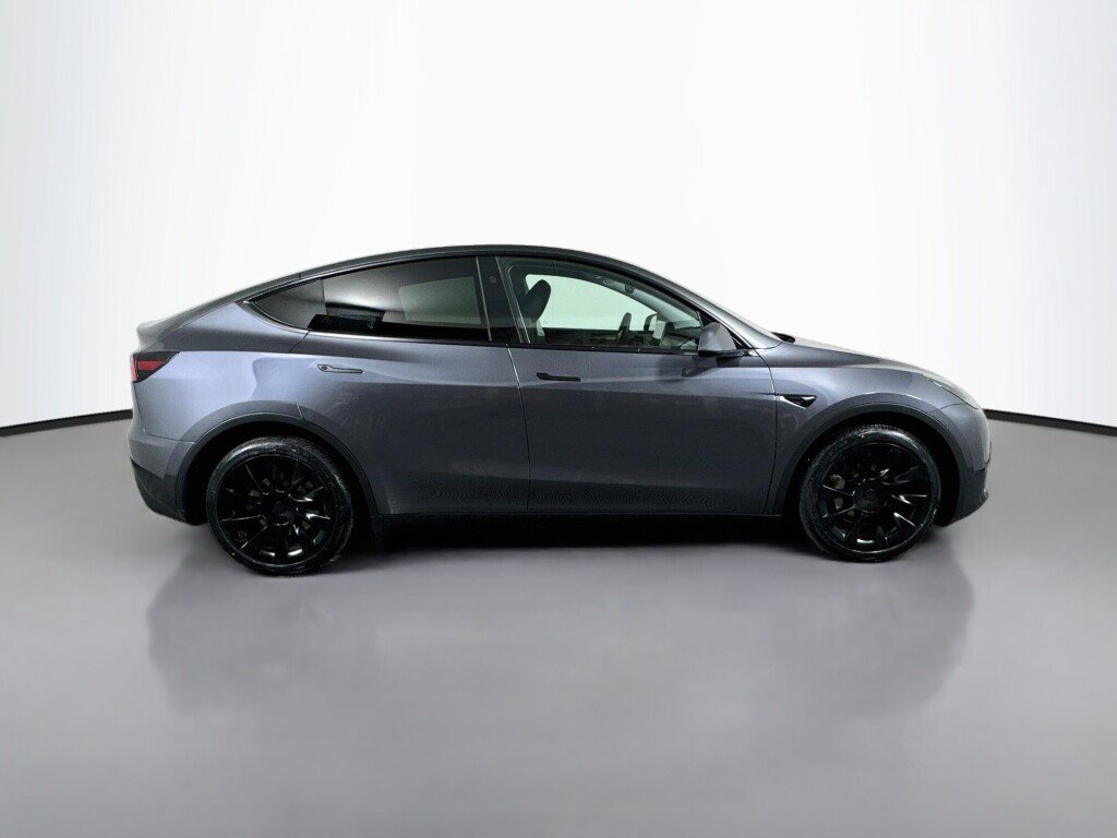Used 2023 Tesla Model Y Long Range AWD/4WD image 6