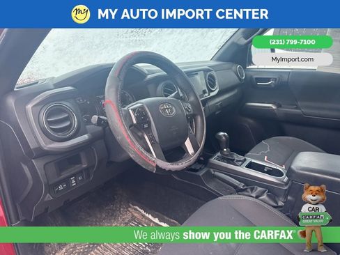 Used 2018 Toyota Tacoma TRD Off-Road image 8