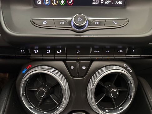 Used 2022 Chevrolet Camaro LT image 27