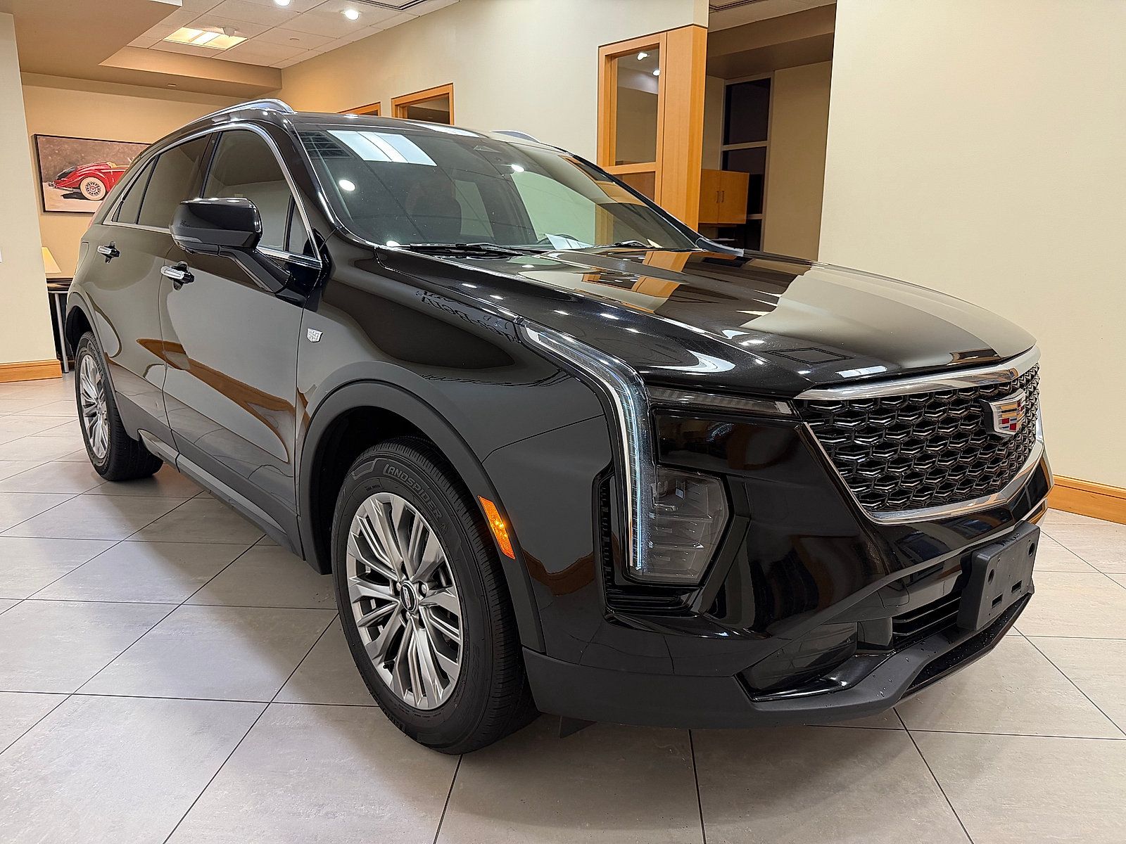 Used 2025 Cadillac XT4 Premium Luxury AWD/4WD image 2