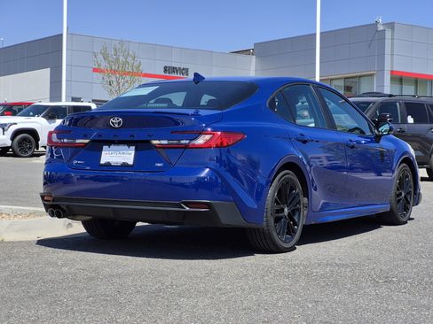 Used 2025 Toyota Camry SE image 7