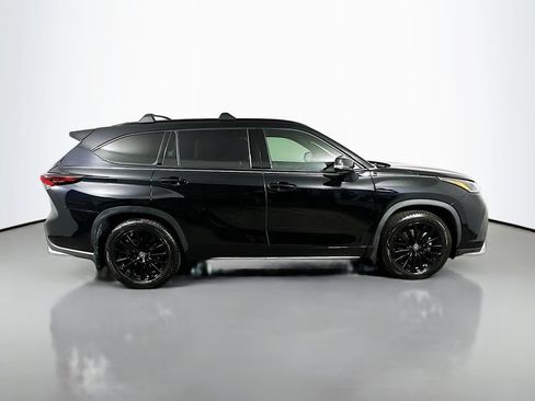Used 2024 Toyota Highlander XSE FWD image 7
