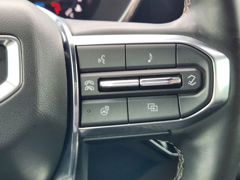 Certified 2025 GMC Canyon Denali image 29