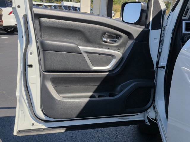 Used 2021 Nissan Titan SV RWD image 16