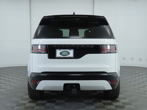 Used 2024 Land Rover Discovery Dynamic SE image 6