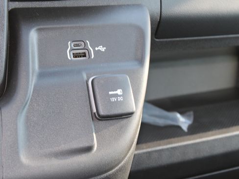 New 2025 RAM ProMaster 2500 w/ Convenience Group FWD image 35