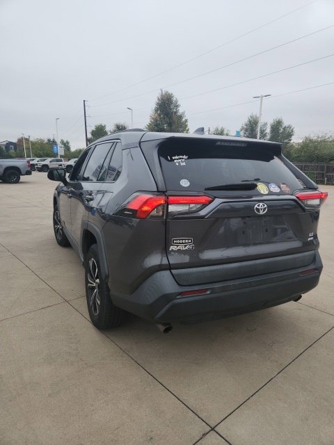 Used 2021 Toyota RAV4 LE AWD/4WD image 10