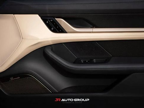 Used 2020 Porsche Taycan AWD/4WD image 22