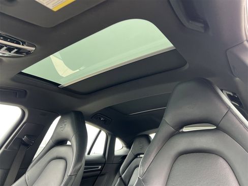 Used 2022 Porsche Panamera Platinum Edition image 12