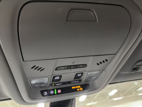 Used 2023 GMC Acadia SLT w/ Technology Package image 25