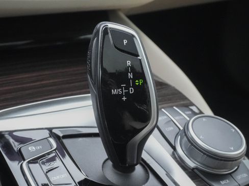 Used 2019 BMW 530i w/ Convenience Package image 27