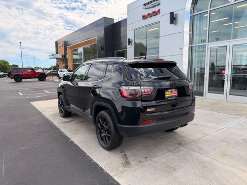 Used 2022 Jeep Compass Latitude w/ Convenience Group AWD/4WD image 6