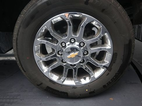 Used 2024 Chevrolet Silverado 2500 LTZ w/ LTZ Convenience Package AWD/4WD image 10