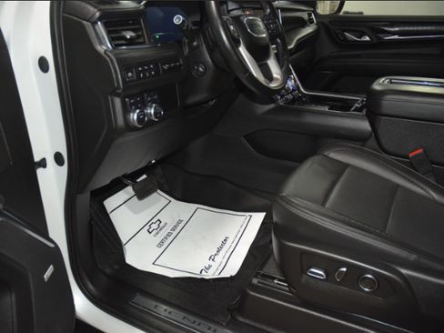Used 2024 GMC Yukon XL Denali AWD/4WD image 7