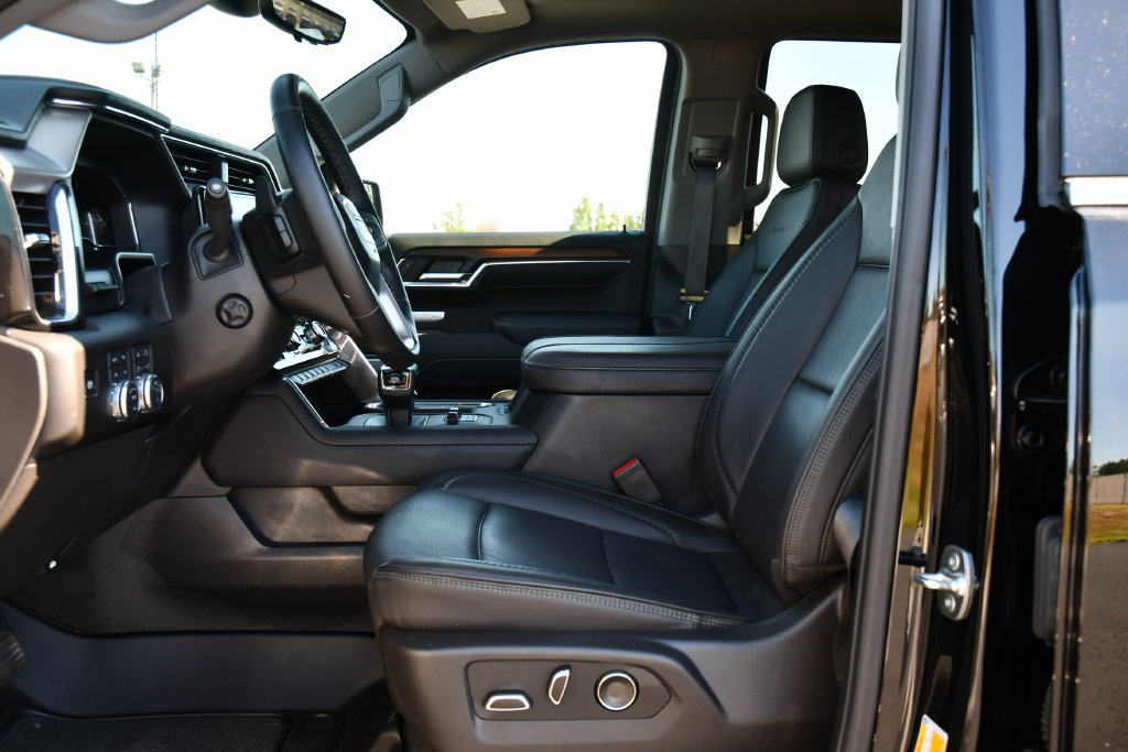 Used 2025 GMC Sierra 1500 Denali w/ Denali Reserve Package AWD/4WD image 16