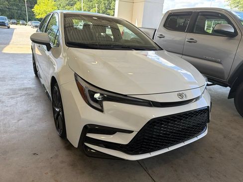 Used 2026 Toyota Corolla SE FWD image 4
