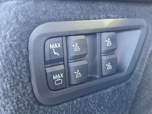 Used 2022 BMW X7 xDrive40i w/ M Sport Package image 27