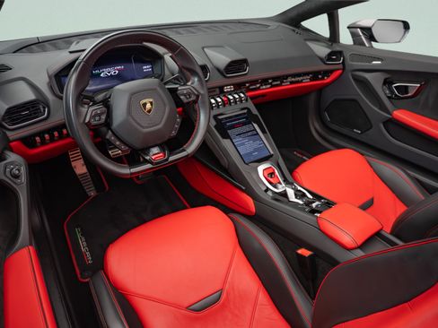 Used 2023 Lamborghini Huracan EVO RWD image 9