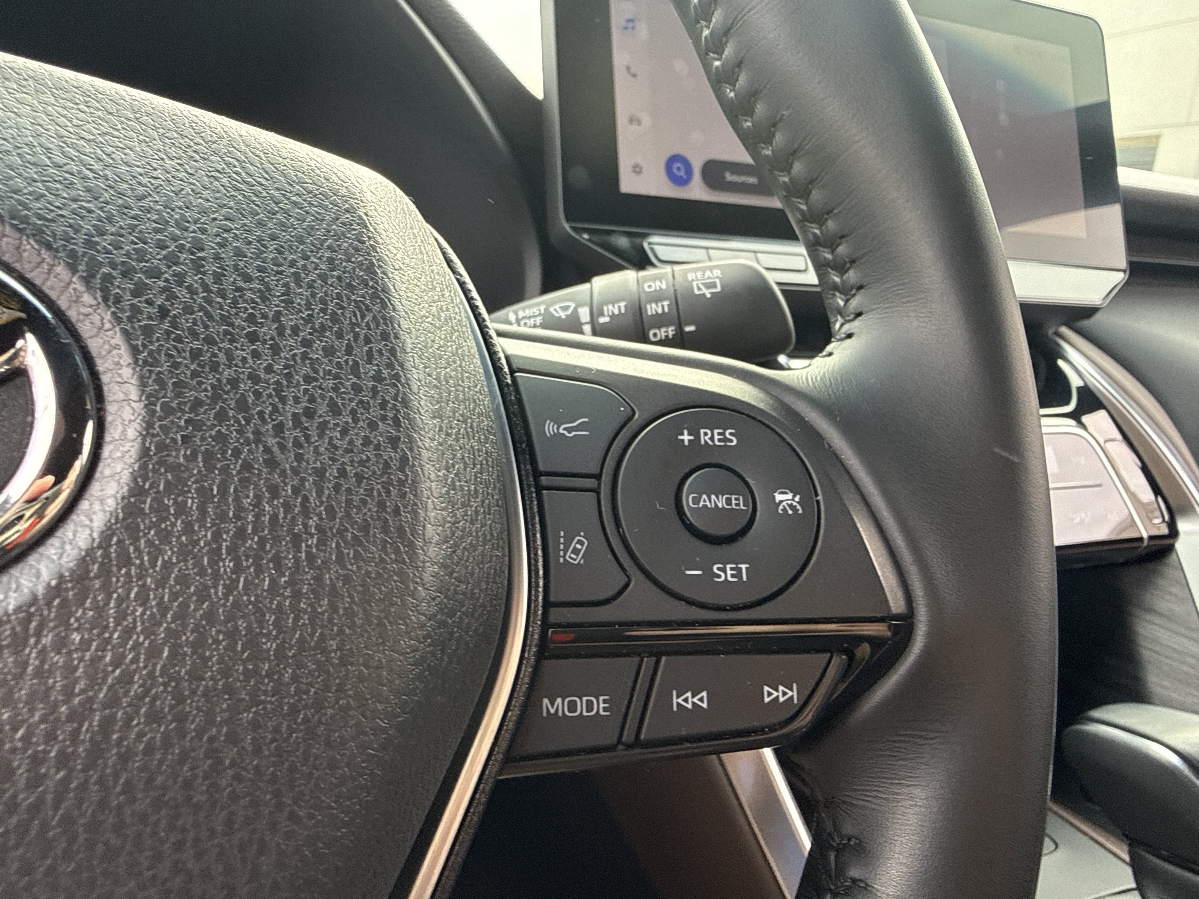 Used 2023 Toyota Venza XLE AWD/4WD image 16