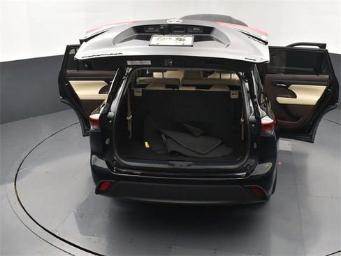 Used 2022 Toyota Highlander XLE image 30