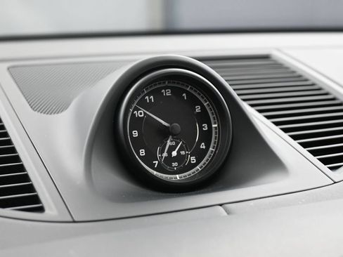 Certified 2023 Porsche Macan Turbo AWD/4WD image 19