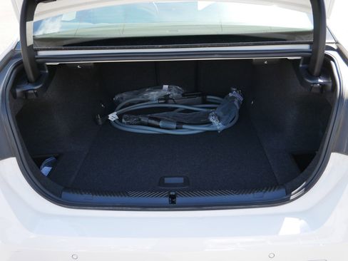 Used 2024 BMW i5 eDrive40i w/ Premium Package image 32