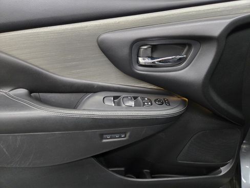 Used 2015 Nissan Murano Platinum w/ Platinum Technology Package FWD image 14
