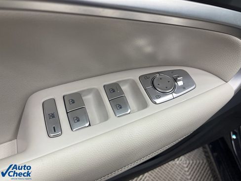 Used 2025 Genesis G70 2.5T image 30