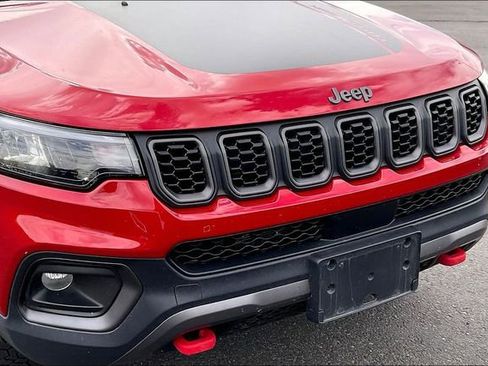 Used 2025 Jeep Compass Trailhawk AWD/4WD image 31