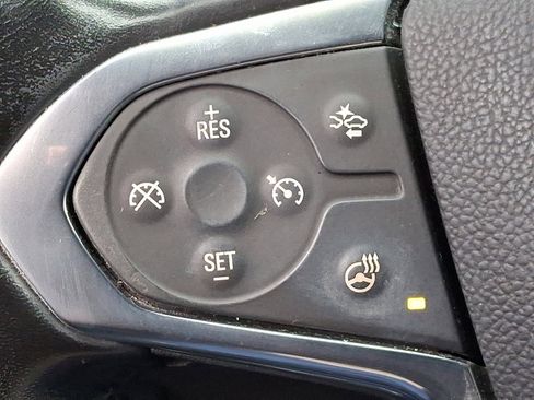 Used 2021 Chevrolet Traverse LT image 22