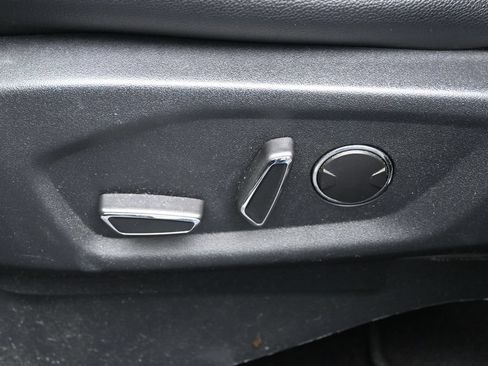 Used 2018 Ford Explorer XLT w/ Equipment Group 202A FWD image 11