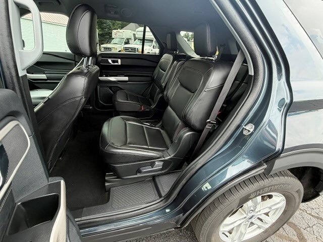 Used 2024 Ford Explorer XLT w/ Equipment Group 202A AWD/4WD image 10