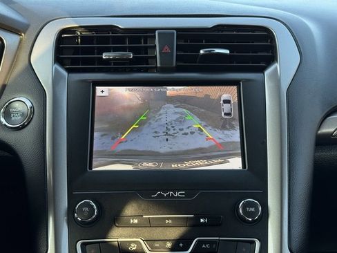 Certified 2019 Ford Fusion SE image 4