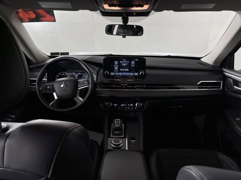 Used 2024 Mitsubishi Outlander SE image 15