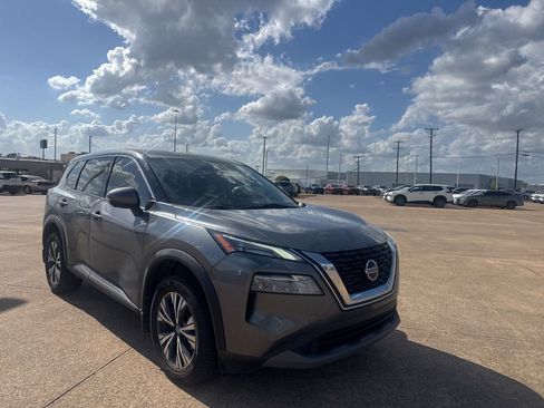 Certified 2021 Nissan Rogue SV image 1