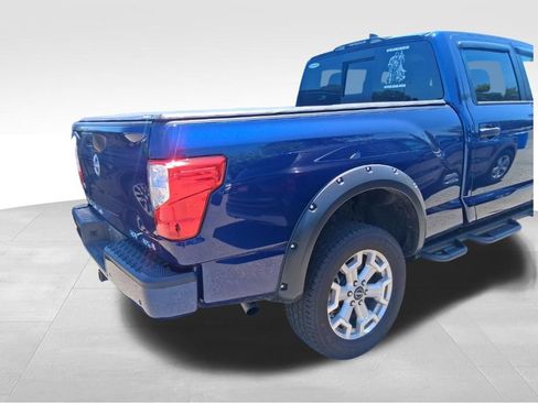 Used 2024 Nissan Titan SV w/ SV Convenience Package AWD/4WD image 5