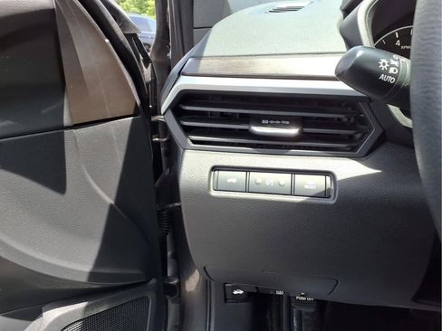 Used 2025 Nissan Altima 2.5 SV FWD image 10