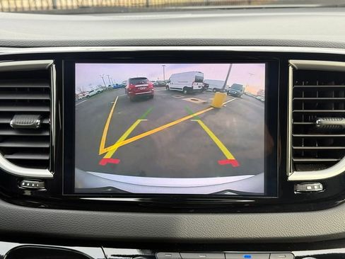 Used 2024 Chrysler Pacifica Touring-L image 20