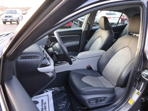 Used 2020 Toyota Camry XLE image 8
