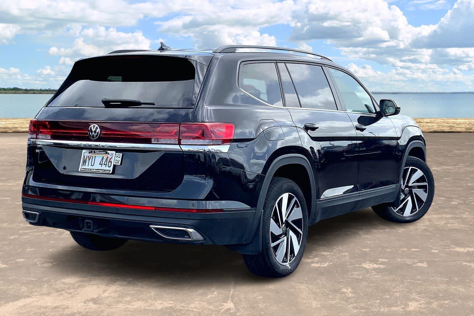 Used 2024 Volkswagen Atlas SE w/ Panoramic Sunroof Package FWD image 22