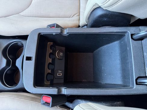 Used 2017 Jeep Cherokee Latitude w/ Comfort/Convenience Group image 43