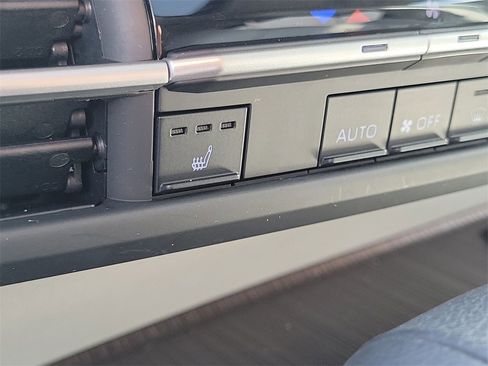 Used 2022 Toyota Sienna XLE image 34