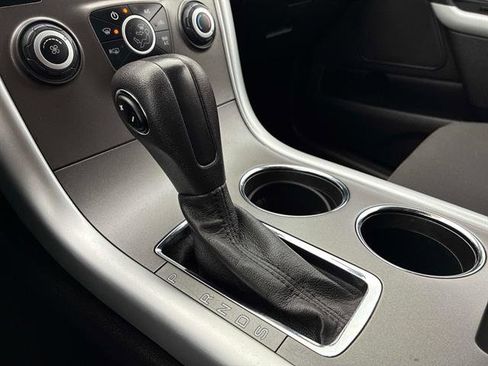 Used 2013 Ford Edge SE image 25